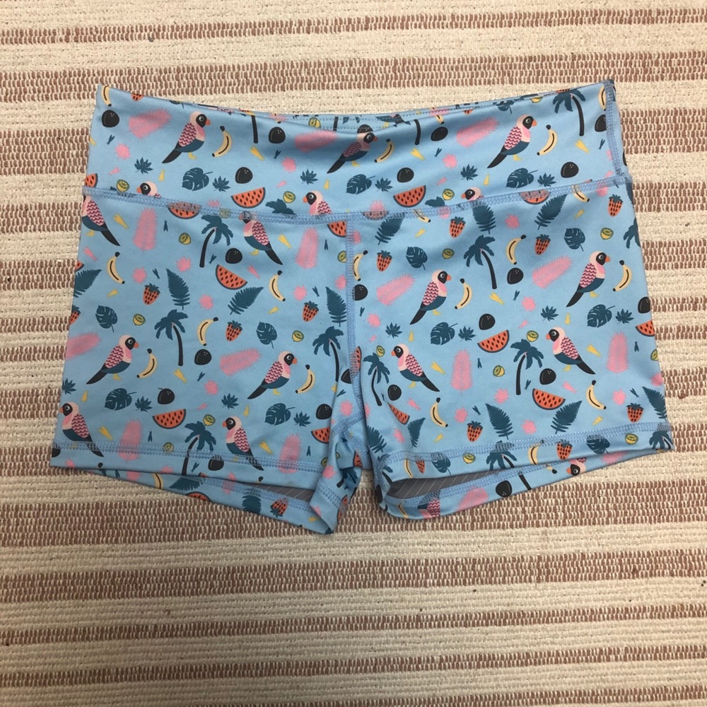 | IAB mfg | booty shorts toucan. Size M.